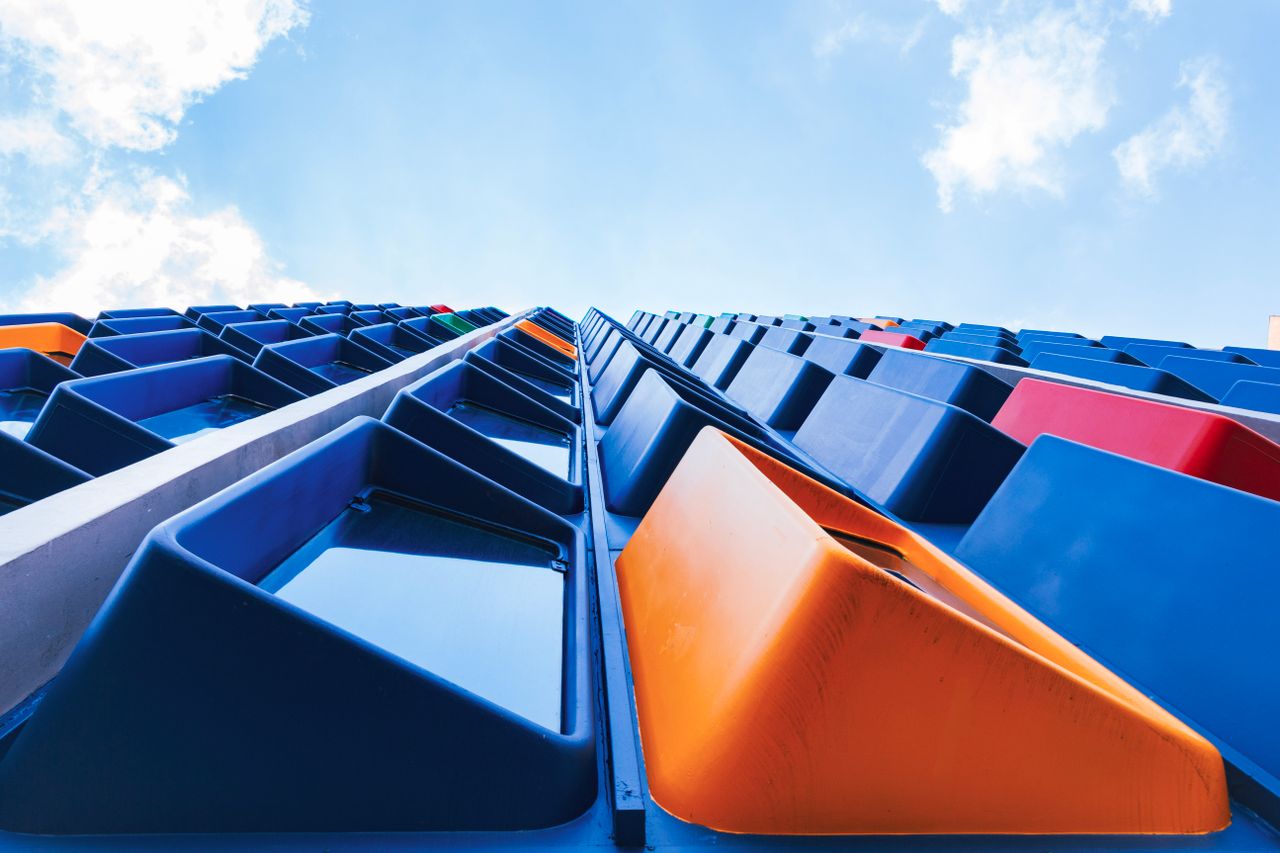 Dynamic perspective of a vibrant and colorful building facade in São Paulo against a clear blue sky.